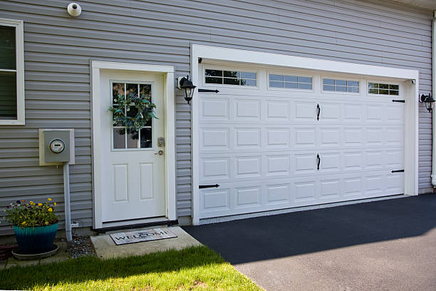 24/7 Emergency Garage Door Panel Replacement experts in Jonesboro, IL